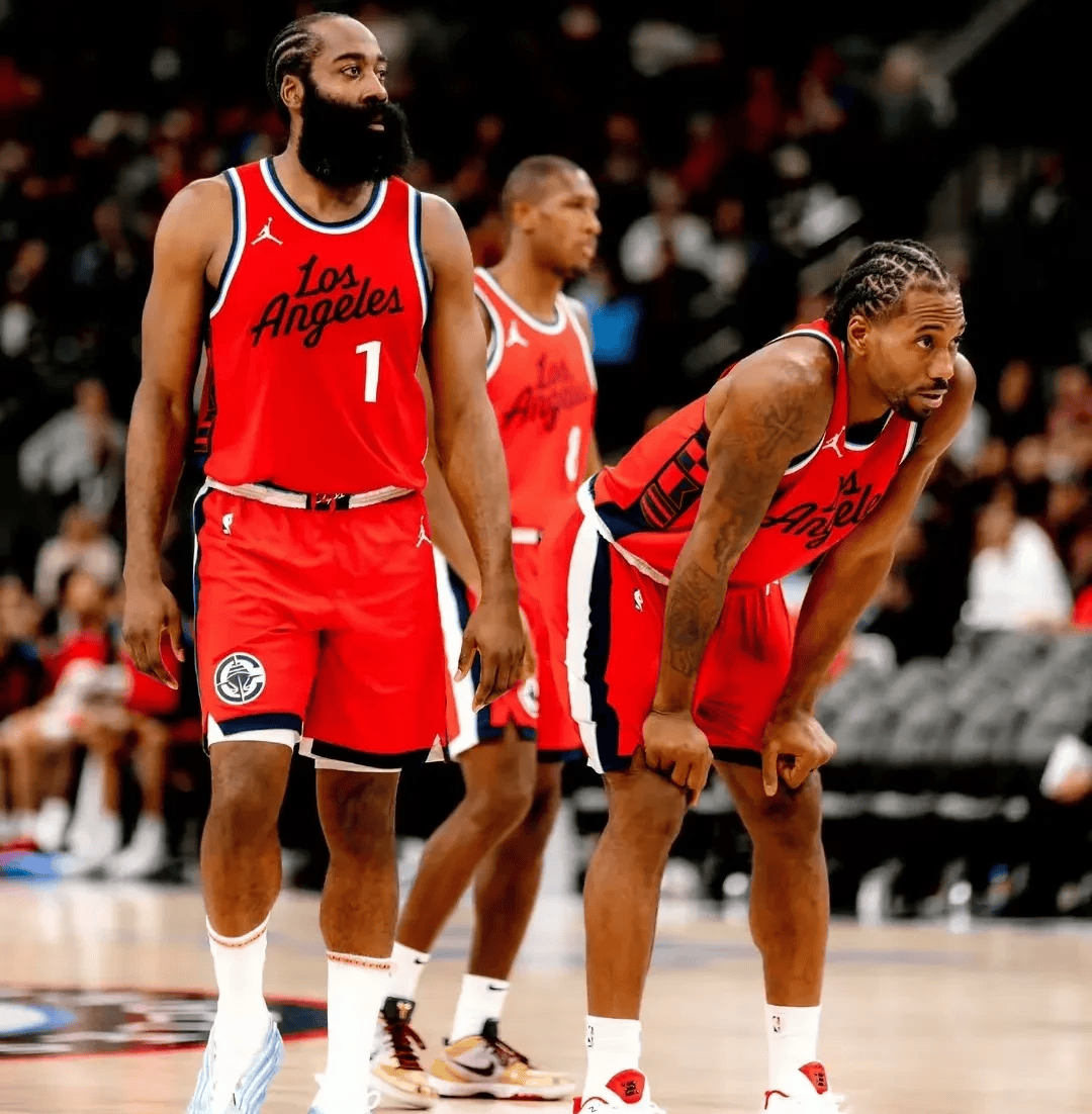 这也行？今晨夏洛特黄蜂扳平良机孟菲斯灰熊更衣室发声备战国王杯，哈登与90激战独行侠分钟的简单介绍